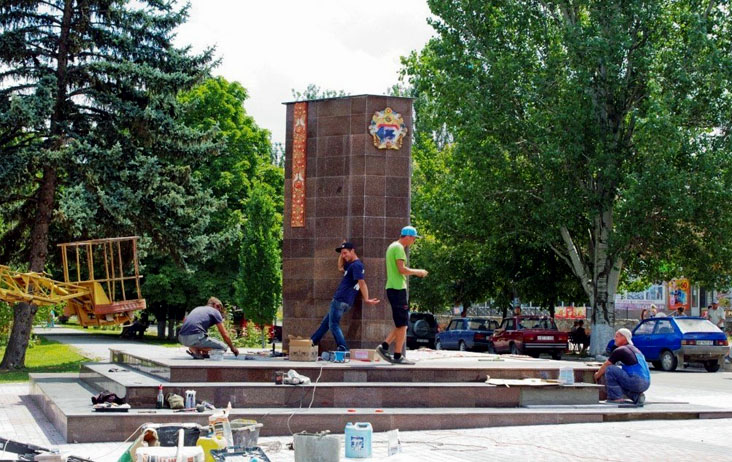 У вихідні в Пологах встановлять годинник замість пам'ятника Леніну - фото 1