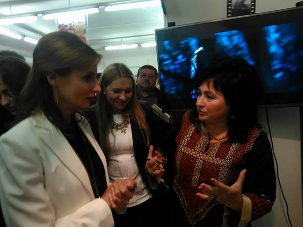 Марина Порошенко купує книги на Форумі видавців - фото 1