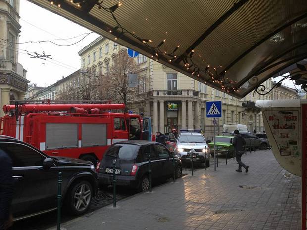 У центрі Львова уже вкотре "замінували" ресторан - фото 1