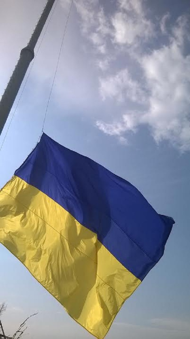 День Державного Прапора у Запоріжжі розпочали з урочистого підняття державного знамена над славетним островом - фото 1
