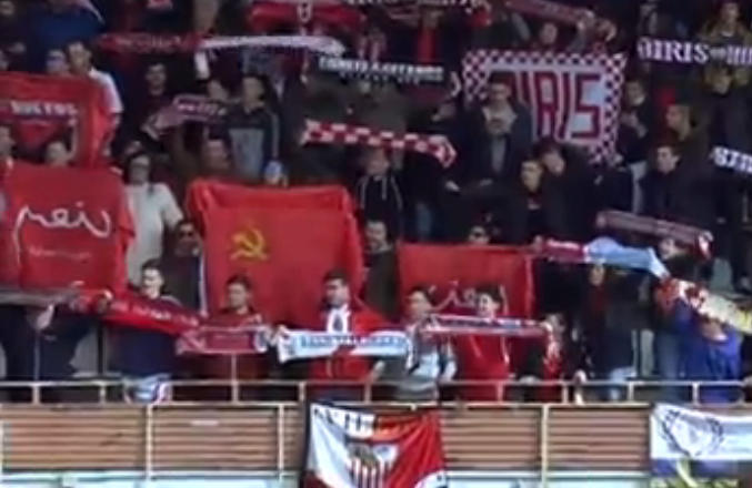 Фанати "Севільї" вивісили прапор СРСР - фото 1