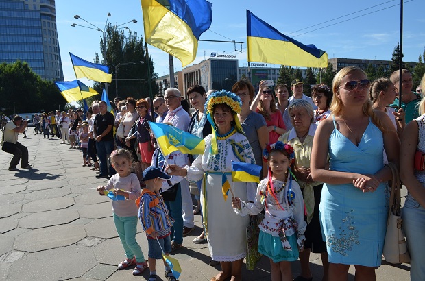 Запоріжці впевнені, що державні прапори здіймуться над кожним містом Донбасу 