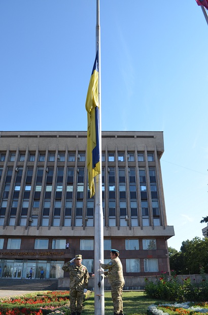 Запоріжці впевнені, що державні прапори здіймуться над кожним містом Донбасу 
