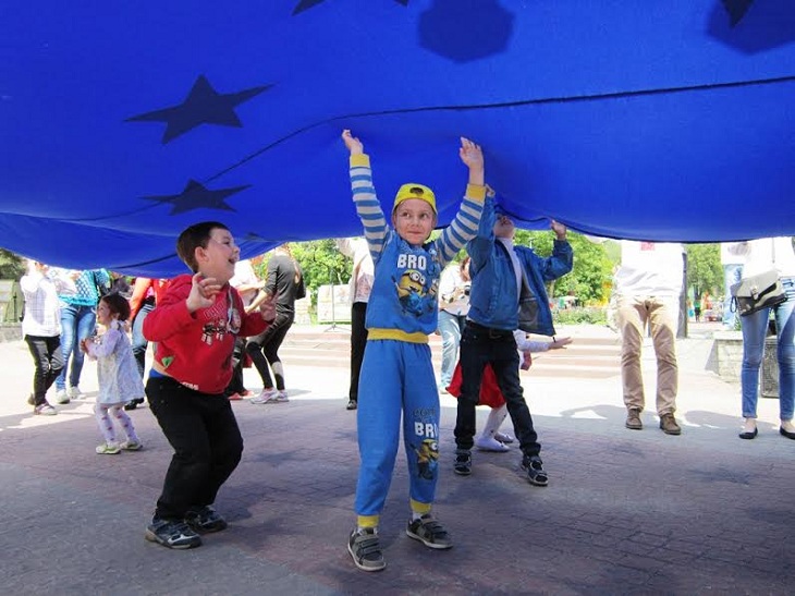 “Запоріжжя вишиване” святкувало День Європи з легендарним прапором ЄС - фото 2