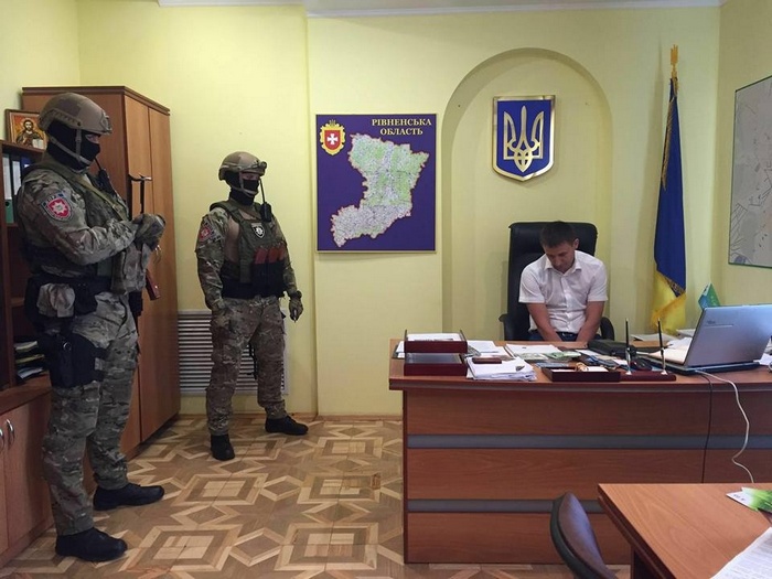 Чому рівненські прокурори приречені на "бурштинову смерть" - фото 1 Чому рівненські прокурори приречені на "бурштинову смерть" - фото 1