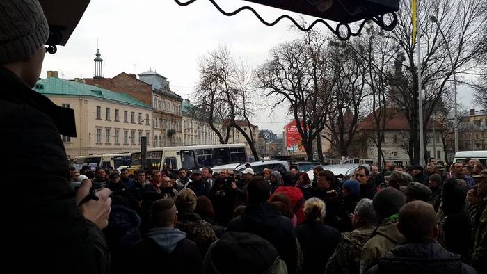 У Львові протестуючі готові заблокувати рух у центрі міста - фото 1