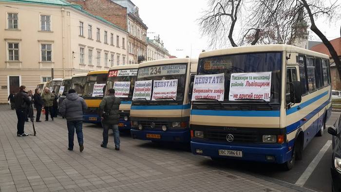 У Львові протестуючі готові заблокувати рух у центрі міста - фото 2