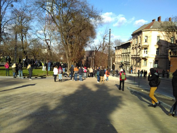 У центрі Львова через сутички перекрито рух транспорту - фото 2