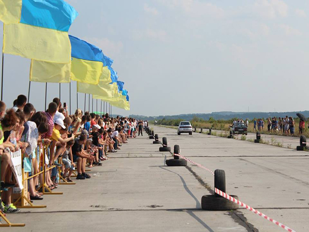 У Хмельницькому аеропорту відбулися змагання з драг рейсингу - фото 3