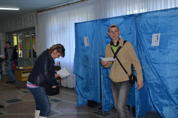 “Референдум”, що відбувся 11 травня на окремих територіях Луганської і Донецької областей, не був ані спусковим гачком, ані визначним актом донбаської драми - фото 8