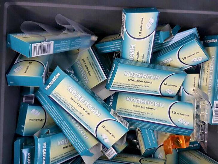 У кременчуцькій аптеці провізори колють наркотики прямо біля каси - фото 1