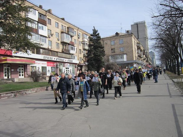 Центром Запоріжжя пройшла хода на підтримку української льотчиці - фото 4