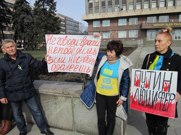 Центром Запоріжжя пройшла хода на підтримку української льотчиці - фото 7