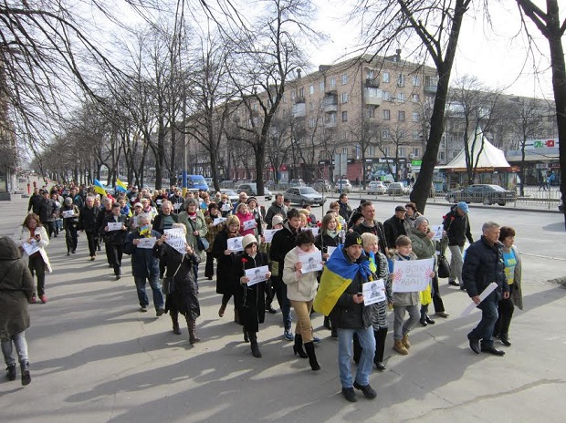 Центром Запоріжжя пройшла хода на підтримку української льотчиці - фото 5