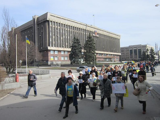 Центром Запоріжжя пройшла хода на підтримку української льотчиці - фото 3
