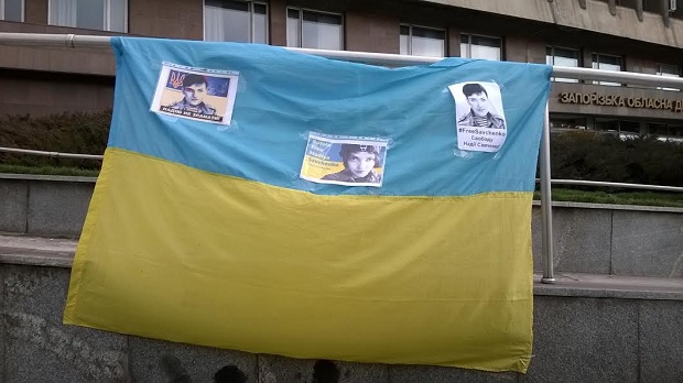 У Запоріжжі встановили банер на підтримку української льотчиці - фото 3