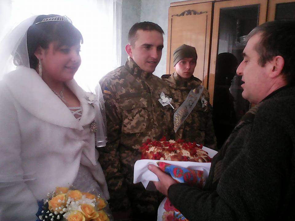 Боєць запорізького батальйону одружився на дівчині з Донбасу - фото 2