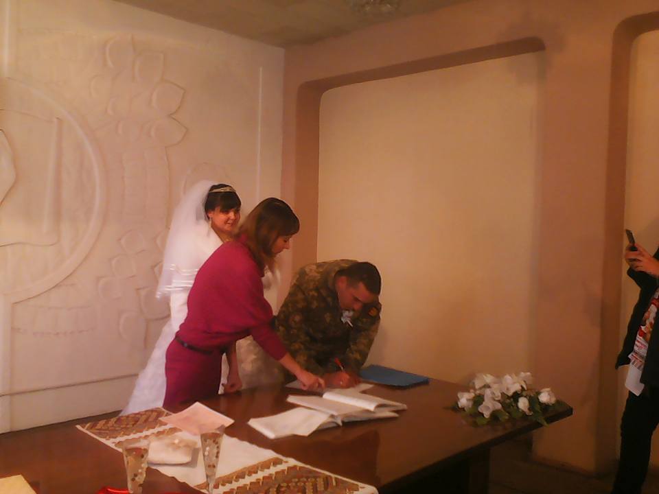 Боєць запорізького батальйону одружився на дівчині з Донбасу - фото 6