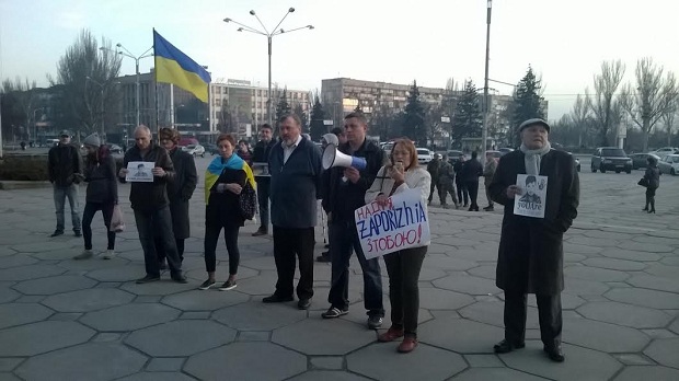 Запоріжці продовжують безстрокову акцію за звільнення Надії Савченко - фото 3