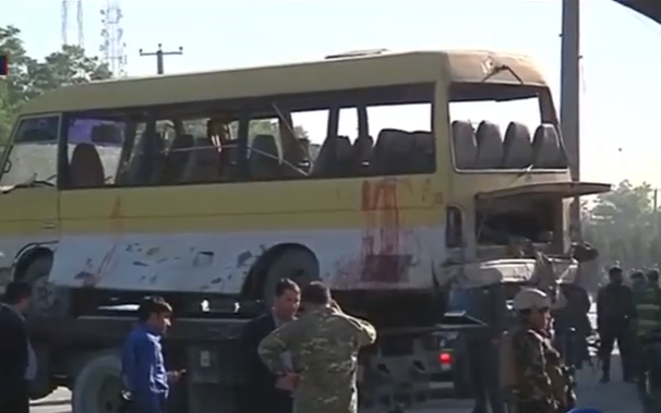 У Кабулі смертник підірвав автобус з чиновниками, 14 загиблих - фото 3