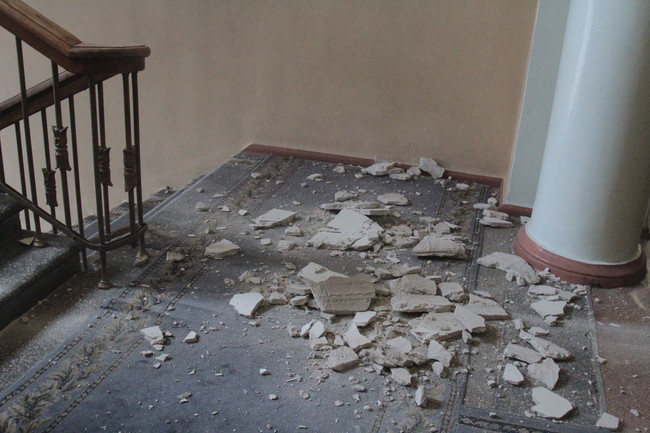В Запоріжжі під час "декомунізаційної" сесії міськради впала стеля - фото 1