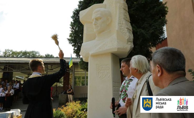 У Львові відкрили пам'ятник підзахисному Медведчука - фото 1
