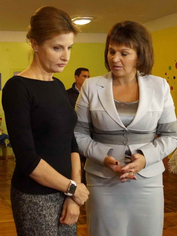 Марина Порошенко вперше з’явилася у Запоріжжі в яскравому вбранні  - фото 4