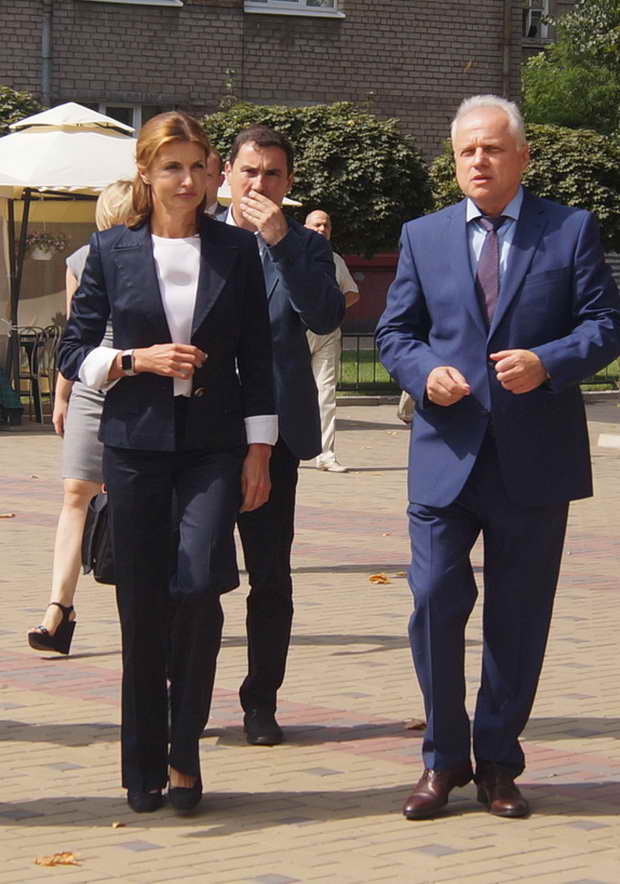 Марина Порошенко вперше з’явилася у Запоріжжі в яскравому вбранні  - фото 6