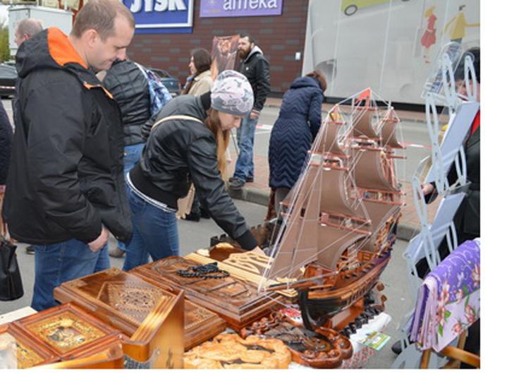 Кораблі та нарди виробництва "зеків" Сумщини продавали на ярмарку-виставці - фото 1