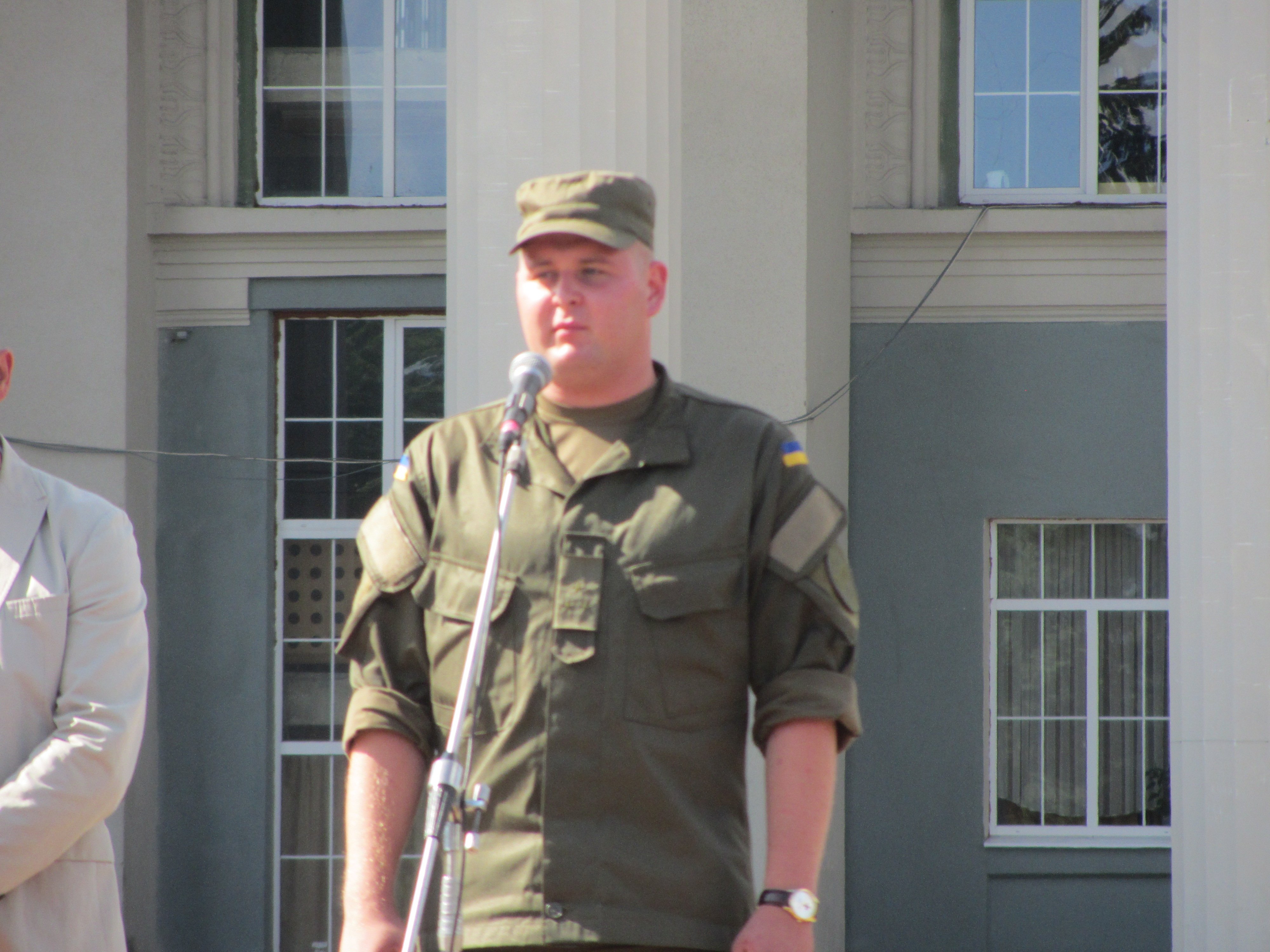 Як фанатично охороняли безпеку Порошенка у Сєвєродонецьку: снайпери, військові, обшуки і оточення - фото 10