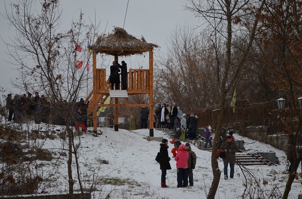 На Різдво у Запоріжжі урочисто відкрили “козацький тролей“ – мотузяний пристрій для переміщення над землею  - фото 1