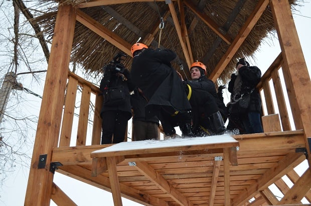 На Різдво у Запоріжжі урочисто відкрили “козацький тролей“ – мотузяний пристрій для переміщення над землею  - фото 7