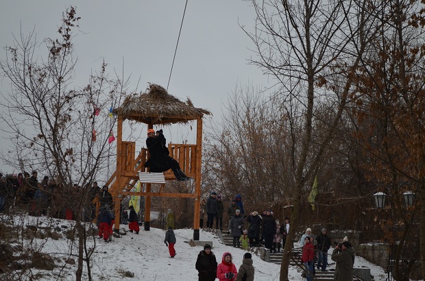 На Різдво у Запоріжжі урочисто відкрили “козацький тролей“ – мотузяний пристрій для переміщення над землею  - фото 2