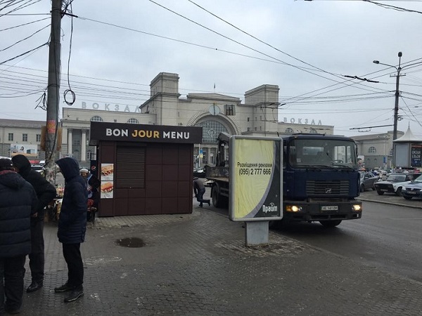 У Дніпропетровську кіоски самі тікають від демонтажу - фото 3