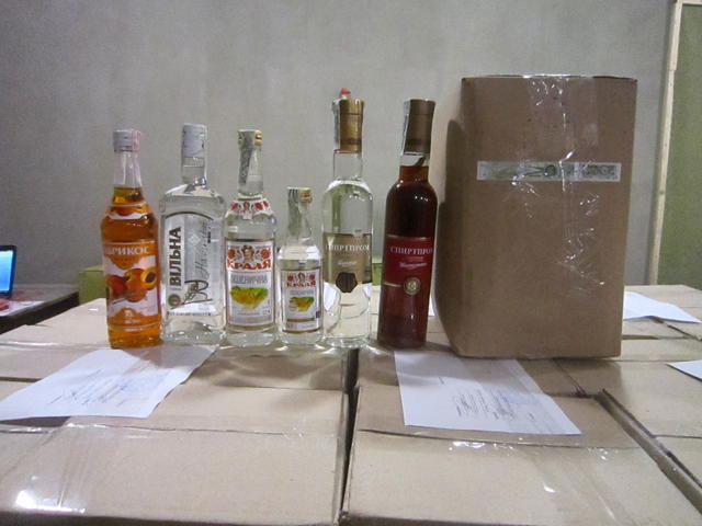 Перекрито великий канал сурогатного алкоголю на Луганщині - фото 3