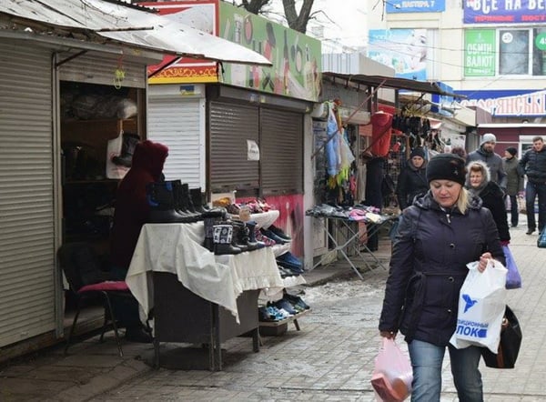 Як "виносні" торгівці тікали від поліцейських у Дніпропетровську - фото 6