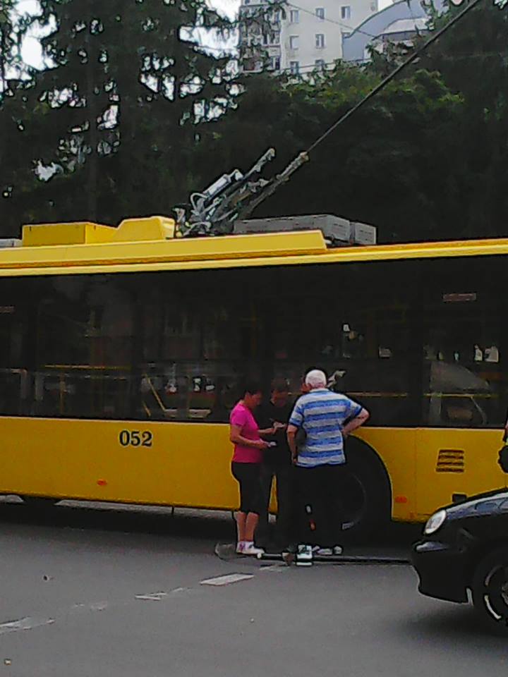 Новенький тролейбус у Сумах "відкинув роги"  - фото 2