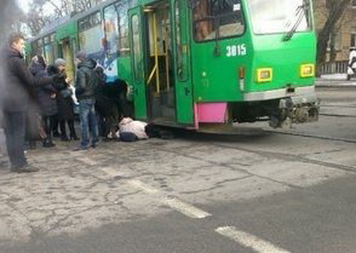 Дніпропетровські лікарі врятували вагітну, на яку наїхав трамвай - фото 1