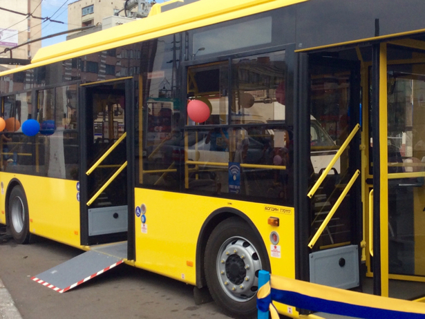 У Хмельницькому на лінії вийшли два нових тролейбуси - фото 6