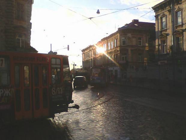 У Львові трамвай зійшов із рейок - фото 1