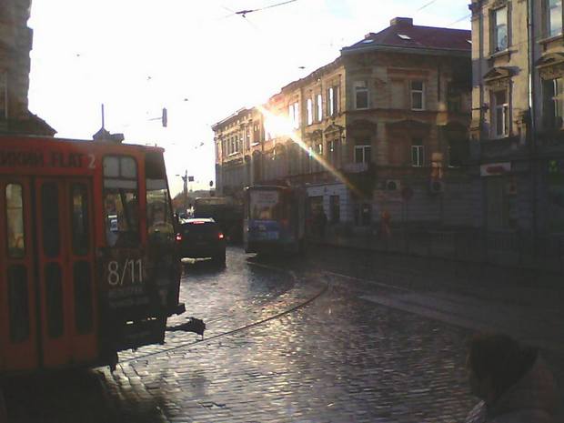 У Львові трамвай зійшов із рейок - фото 2