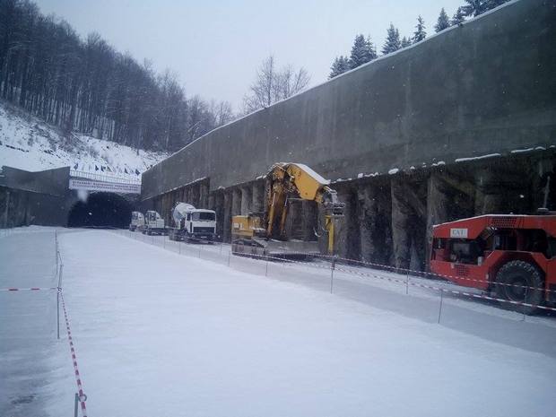 У Карпатах завершили перший етап будівництва нового двоколійного тунелю - фото 4