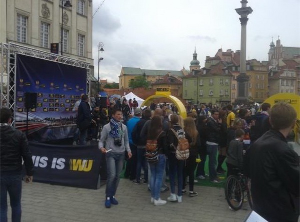 Фанати "Дніпра" ходять по Варшаві тверезими (ФОТО) - фото 2