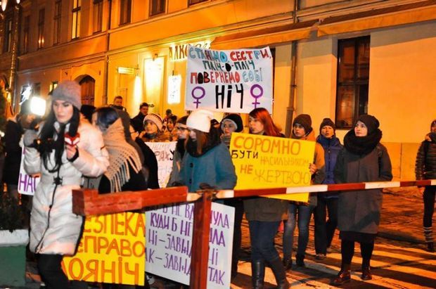 Львівські феміністки провели нічний марш - фото 3