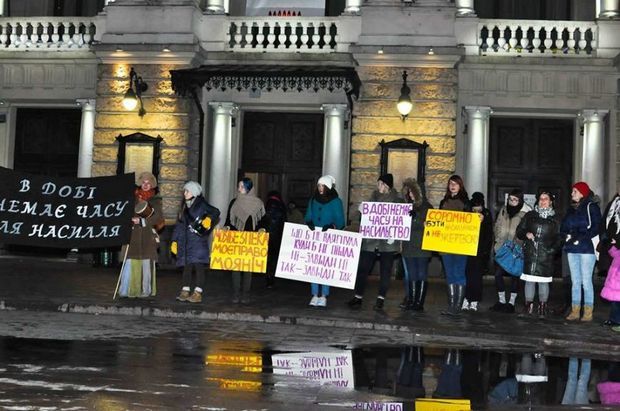 Львівські феміністки провели нічний марш - фото 4
