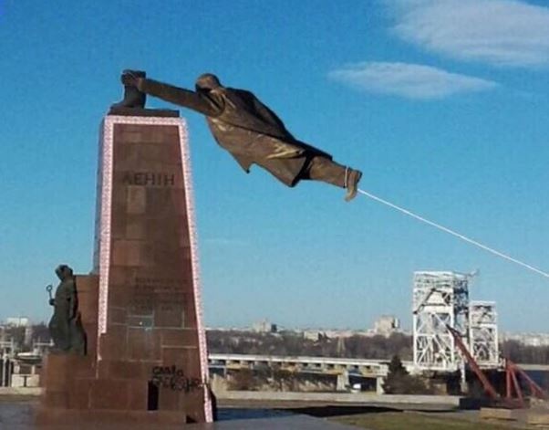Як запорожці реагують на знесення пам'ятника Леніну (ФОТОЖАБИ) (ОНОВЛЮЄТЬСЯ) - фото 8