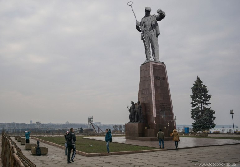 Як запорожці реагують на знесення пам'ятника Леніну (ФОТОЖАБИ)  - фото 4