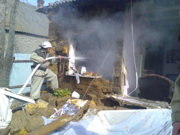 На Херсонщині вибухом зруйновано сільський будинок. Є постраждалі - фото 1