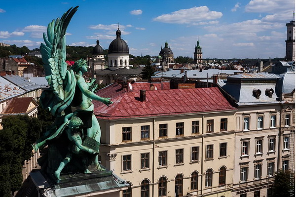 Дніпропетровський екстремал показав красу неймовірну красу Львова "зверху" - фото 1