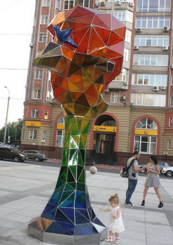 У Дніпрі з'явилася унікальна скляна 4-метрова квітка - фото 1